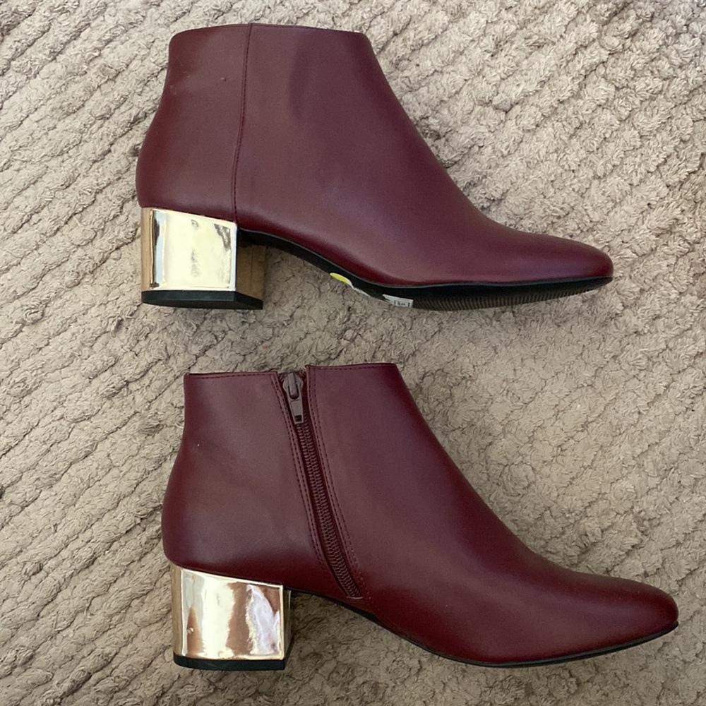 New size 9 burgundy and gold ankle booties